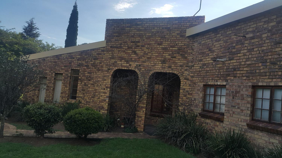 Others 4, Albatross B&B, Ekurhuleni