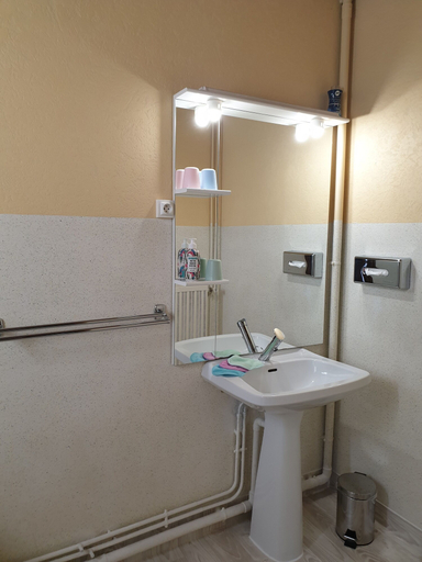 Bathroom 5, Aux Gorges du Dourdou, Aveyron