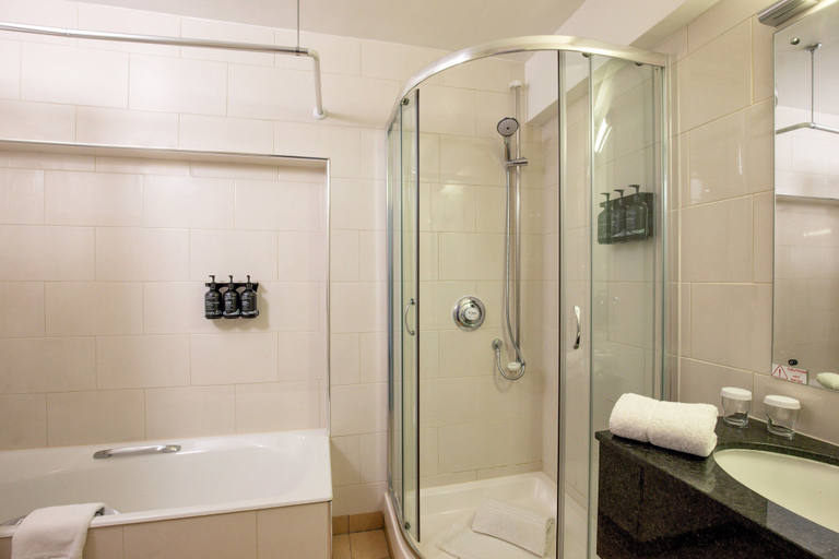 Bathroom 5, Bedford Hotel, London
