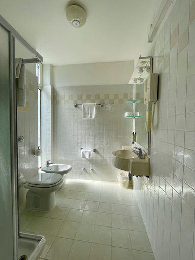 Bathroom 5, Hotel Bella Venezia Mare, Udine
