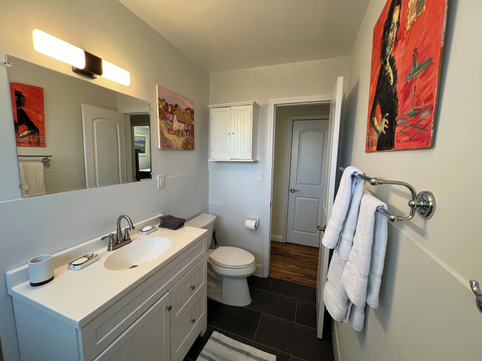 Bathroom 3, Hummingbird Mountain Cottage, Kern