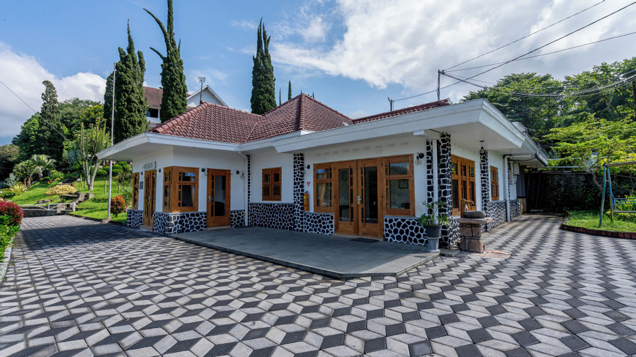 Exterior 1