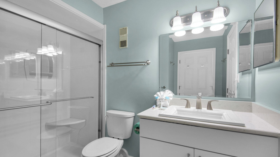 Bathroom 4, Gulf-front 3BD Condo - 2 Gulf-front Pools, Private Beach Access, Bay