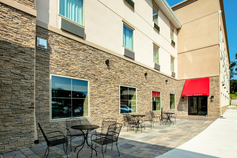Exterior & Views 1, Comfort Suites Fishkill near Interstate 84, Dutchess