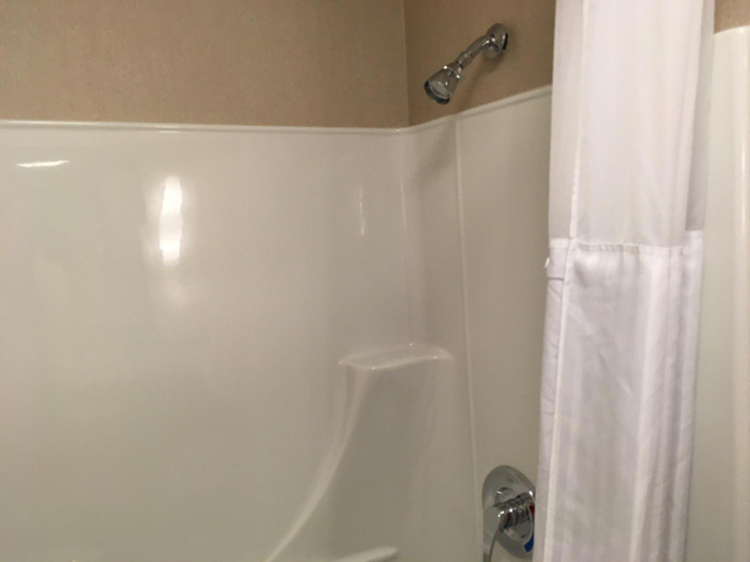 Bathroom 3, Quality Inn, Sept-Rivières--Caniapiscau