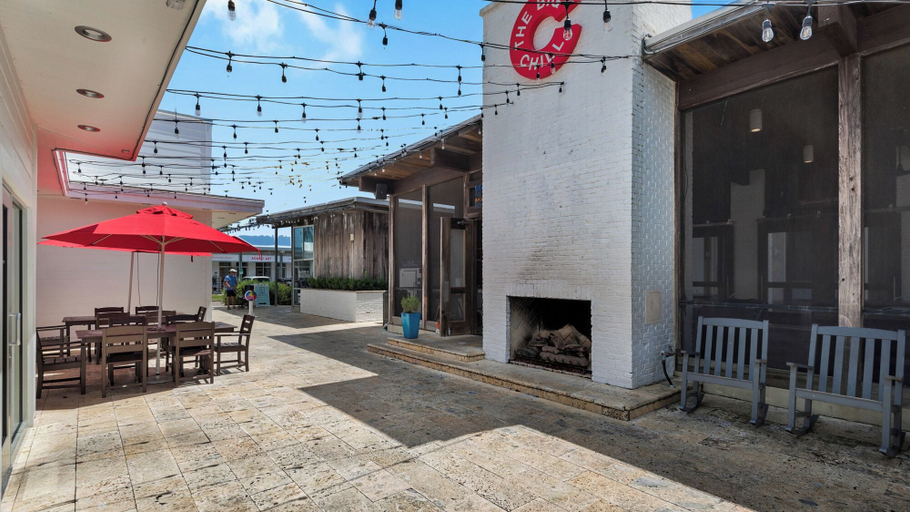 Food & Drinks 5, Modern Comfort + Resort Style Pool: Perfect Prominence Location for 10, Walton