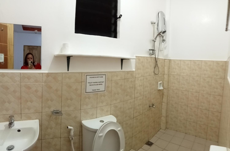 Bathroom, Hanna's Place, San Juan