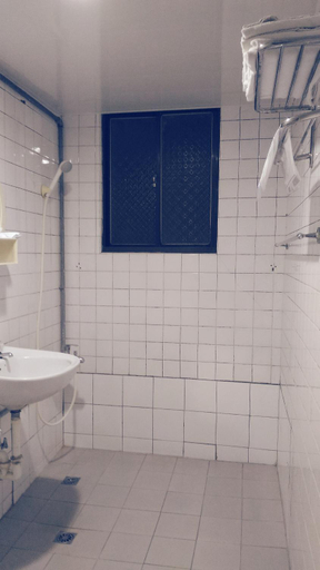 Bathroom 2, Chia Rong Hostel, Taipei City