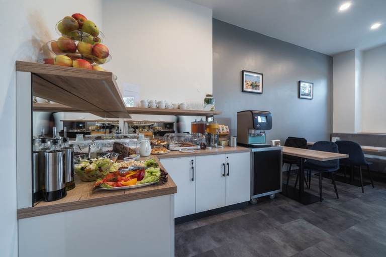 Food & Drinks 5, Leon hotel, Praha 7