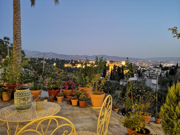 Food & Drinks, Nasrid Sky - Apartamentos con terraza y vistas a la Alhambra - Albaicin, Granada