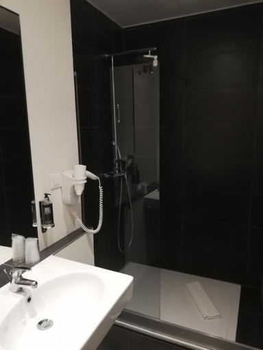 Bathroom 3, Hotel Parc & Lac, Pays-d'Enhaut