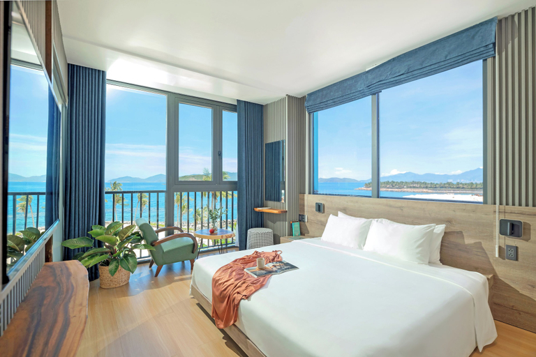 Bedroom 1, Cozy Front Beach House wid Private Beach, Nha Trang