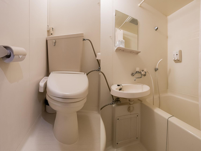 Bathroom 4, Business Hotel Kurama, Hikone