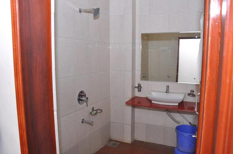 Bathroom, Hotel SunShine Palace, Surendranagar