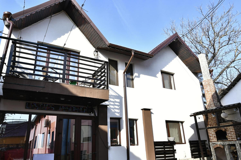 Others 2, Upstairs Residence, Targu Jiu