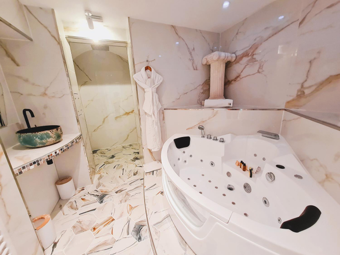 Bathroom 4, Chatellerie De Schoebeque, Nord