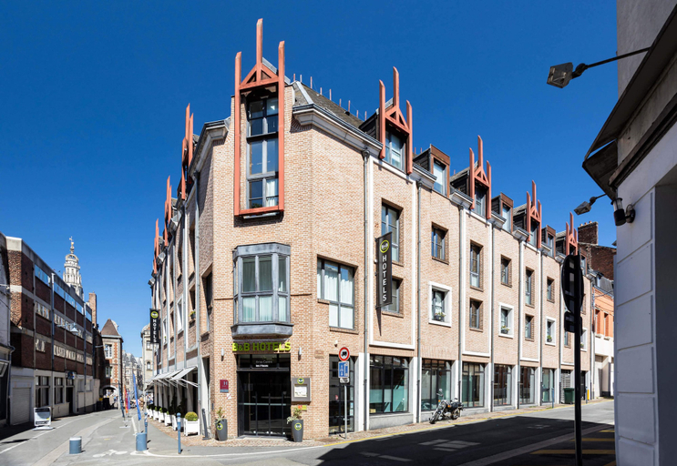 Exterior & Views