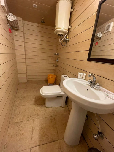Bathroom, City Inn Dalhousie, Chamba