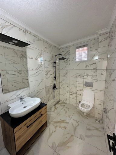 Bathroom 3, ÖZTÜRK VIP, Merkez