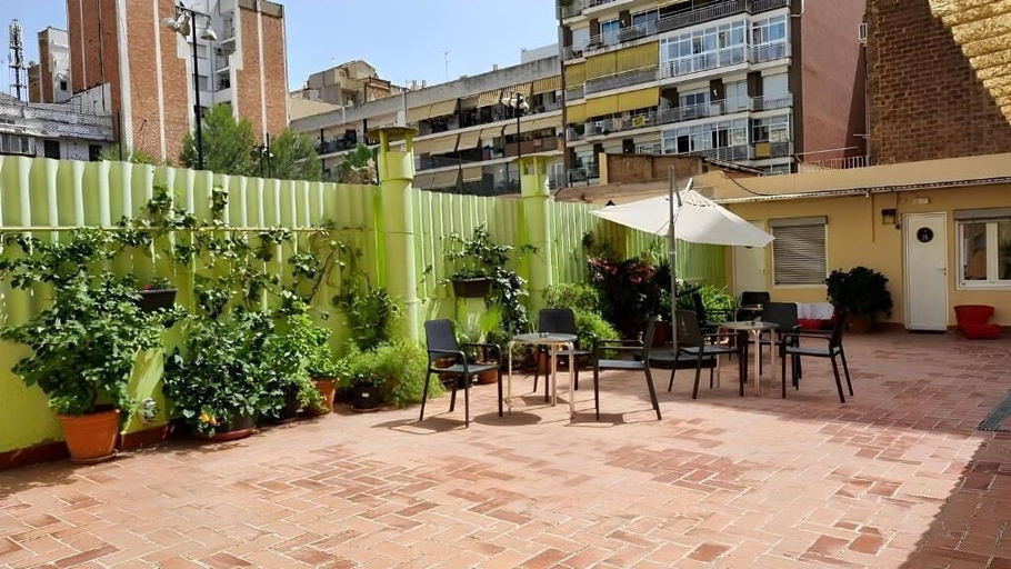 Exterior & Views 2, Hostal Paraiso, Barcelona