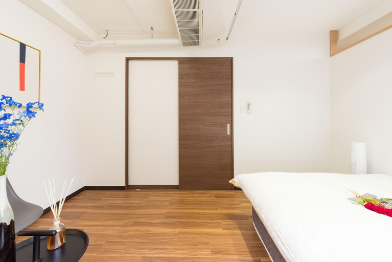 Bedroom 2, TORA HOTEL Tokyo-Rikugienn 寅ホテル 六義園 B, Kita