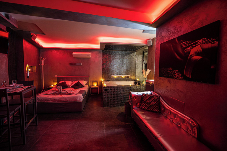 Bedroom 5, Suite Romantique, Aude