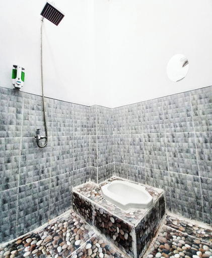 Bathroom, Uncle Dhana Kostel, Bandar Lampung