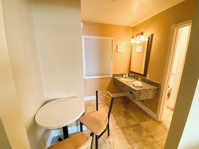 Bathroom 3, Cliff House Inn On The Ocean, Ventura