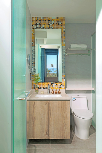 Bathroom 3, Cozy Front Beach House wid Private Beach, Nha Trang