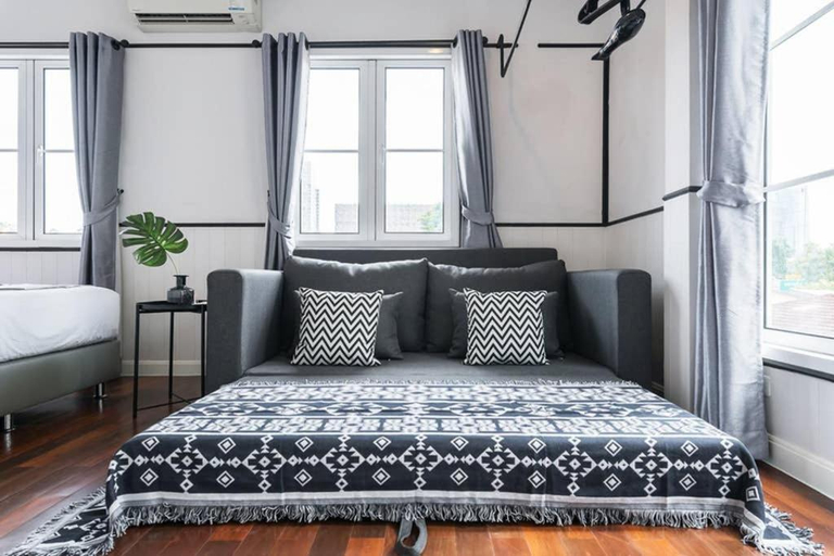 3, MIQ Asoke202 Pool Villa - Asoke BTS 16 Pax, Khlong Toey