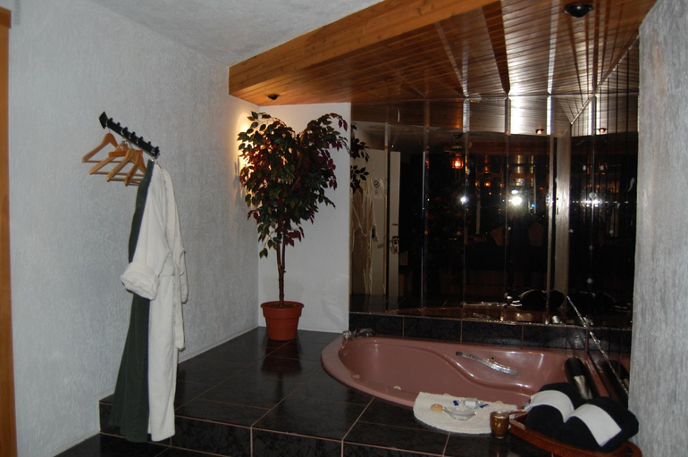 Hot tub 4, Auberge Godard, Antoine-Labelle