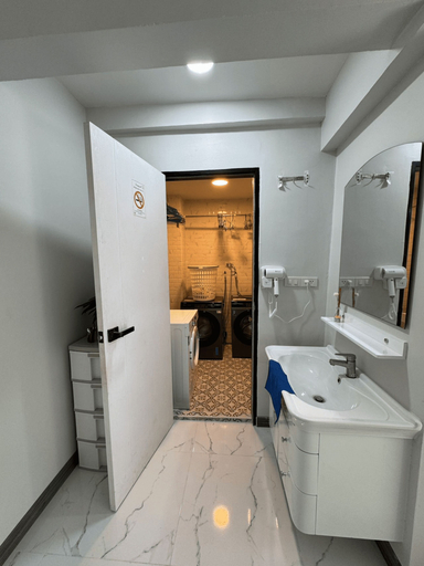 Bathroom 3, First Villa Life Hostel, Huai Kwang