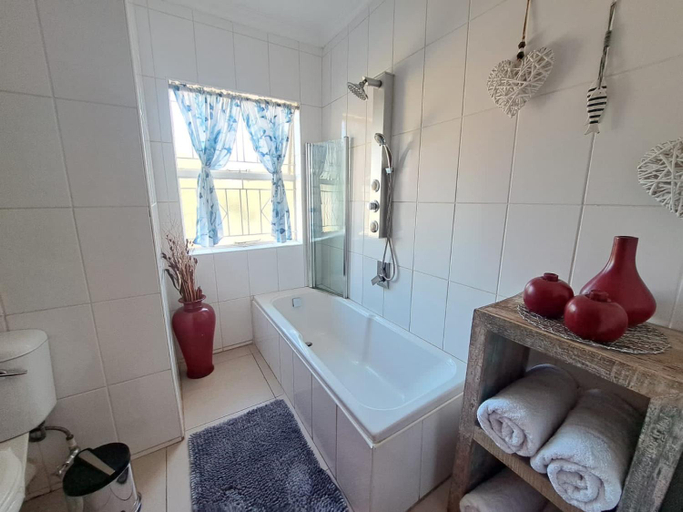 Others 5, @ Home Bed & Breakfast, Ekurhuleni
