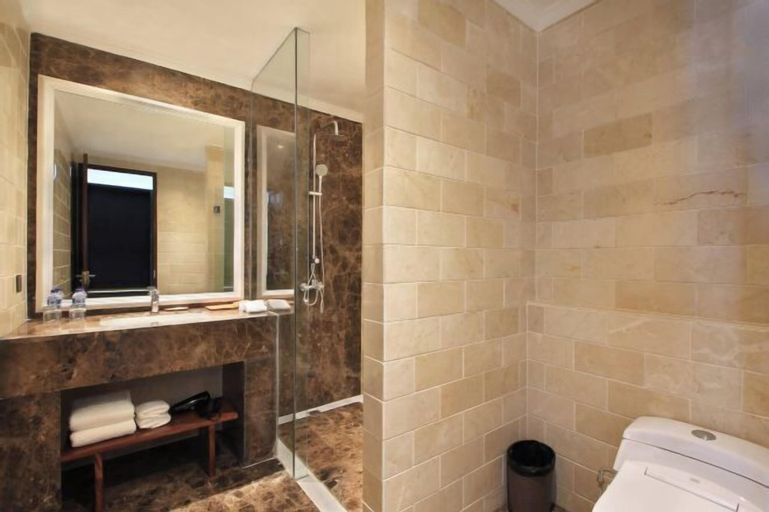 Bathroom 14