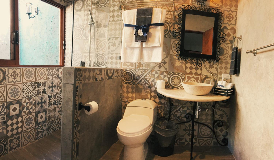Bathroom 2, Maria de Nadie "Hotel Boutique", Comondú