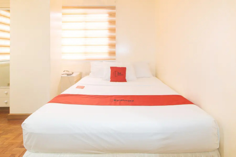 Bedroom 3, RedDoorz @ Tondaligan Beach Hotel, Dagupan City