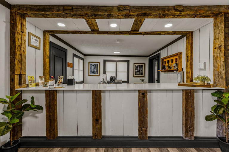 Public Area, The Wells Cashiers, Jackson