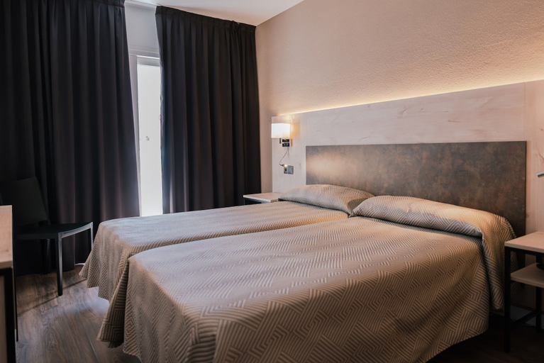 Bedroom 4, Port Fiesta Park Hotel, Alicante