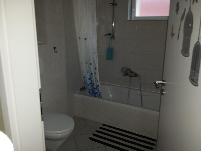 Bathroom 2, Gastehaus Ditz, Leer