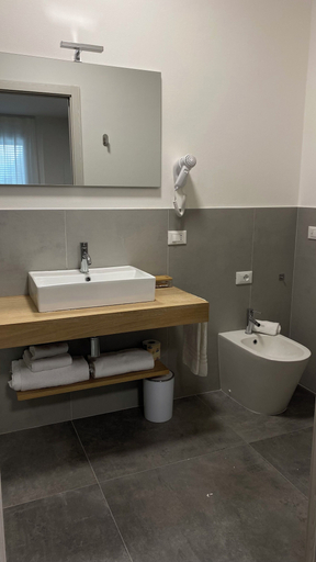 Bathroom 5, Dormi-RE affittacamere, Reggio Nell'Emilia