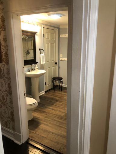 Bathroom 5, Belmont Inn, Bedford