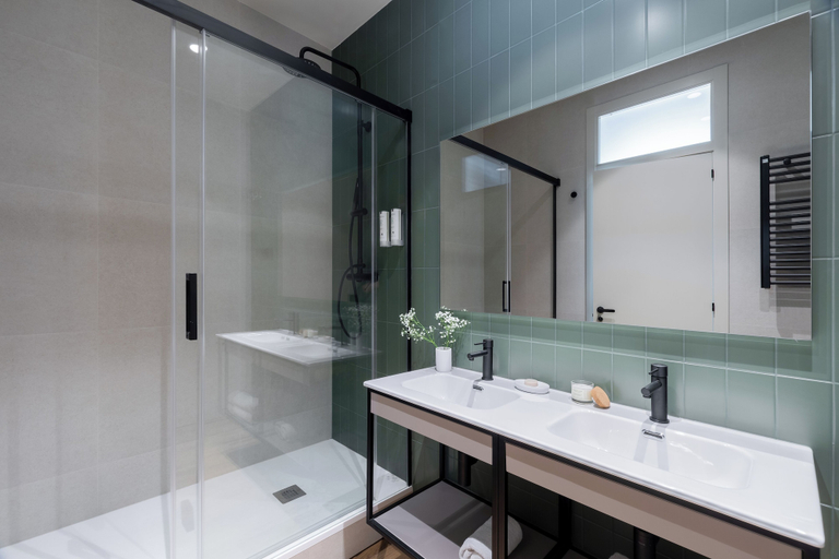 Bathroom 3, Aspasios Rambla Catalunya Suites, Barcelona