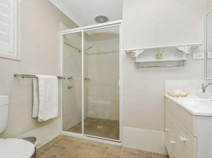 Bedroom 3, 44 Oaks Avenue, Wyong - South and West