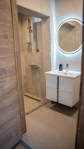 bathroom 4