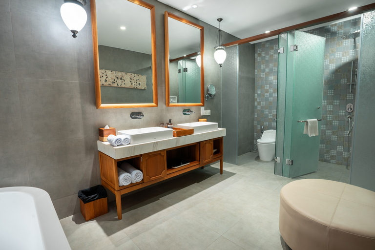 Bathroom 7