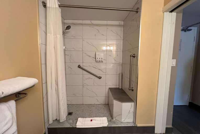 Bathroom 4, Ramada by Wyndham London, Middlesex