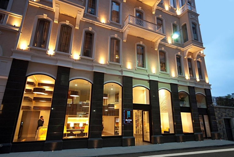 Exterior & Views