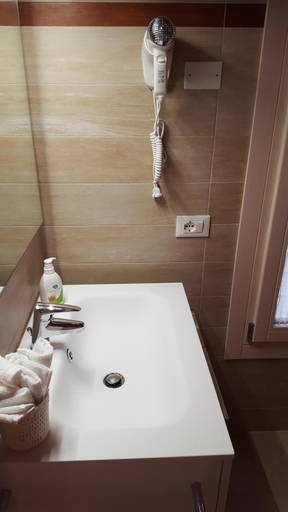 Bathroom 2, Boschetto di Campagna, Treviso