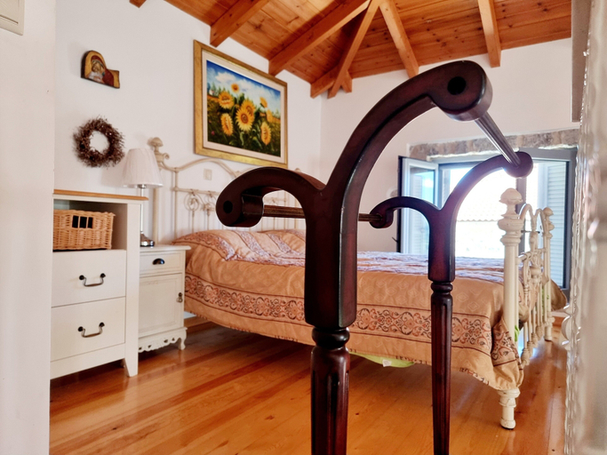 Room 4, Stone Suites & Villas by Open City Hotel, Peloponnese
