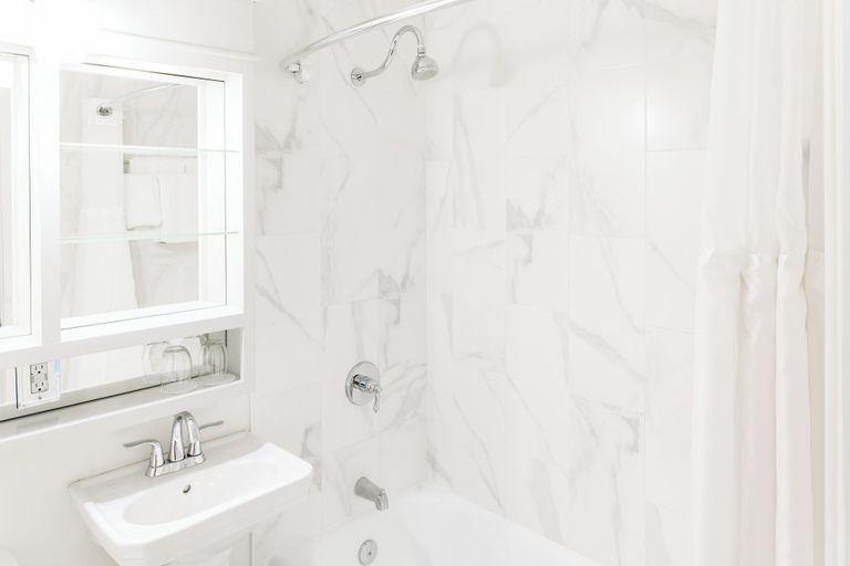 Bathroom 5, Rodd Charlottetown, Queens